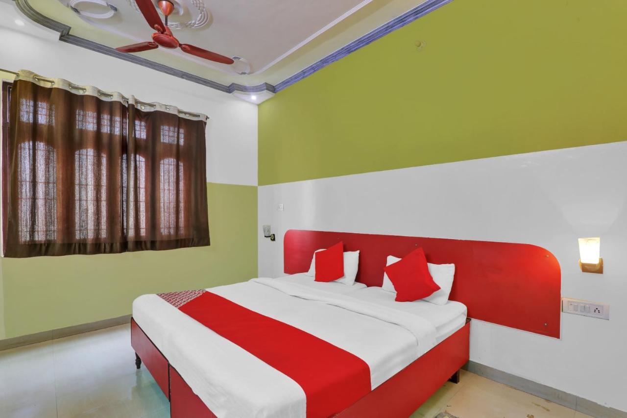 Oyo 82407 K Shree Guest House พาราณสี ภายนอก รูปภาพ
